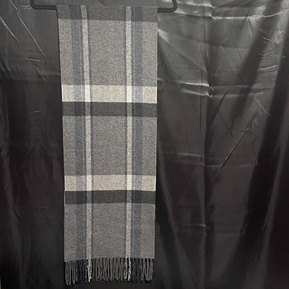 SUPER NICE NWT 100 % LAMBSWOOL MADE IN ITALY SCARF / ITALIAN WOOLLEN TREASURES